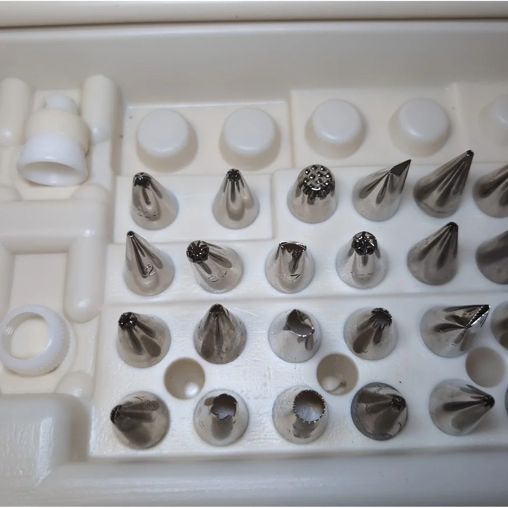 Cake Pastry Tool Storage Hard Case Organizer Wilton Kit W/ Tips 16